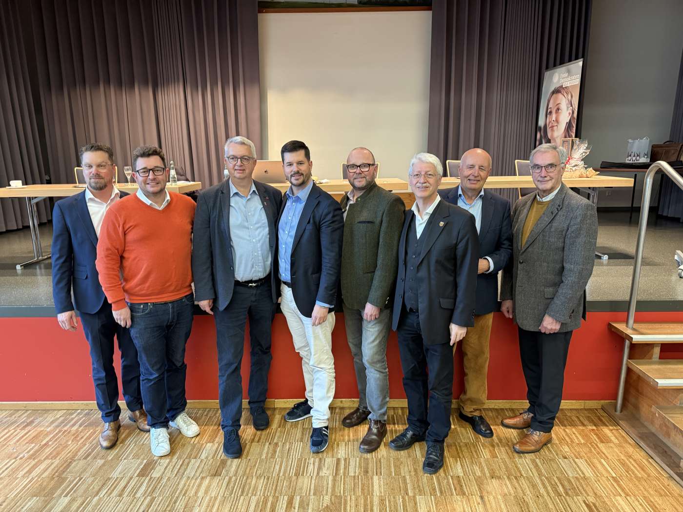 Von links nach rechts: Michael Schüßler (ehem. Landesvorsitzender), Daniel Protzmann (Beisitzer), Dirk Westedt (neuer Vorsitzender), Matthias Nölke (neuer stv. Vorsitzender), Roland Zobel (Beisitzer), Matthias Büger MdL (Beisitzer), Wolfram Dette (ehem. Landesvorsitzender und Ehrenlandesvorsitzender) und Wolfgang Berns (Beisitzer)